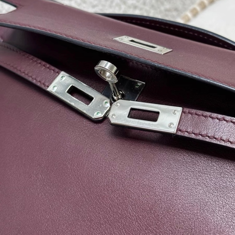 Hermes愛馬仕 miniKelly一代，酒紅色，Swift皮，銀扣，框L刻，配件有塵袋，98新-6