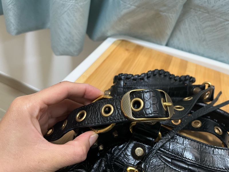 是Balenciaga (巴黎世家) 的 Neo Cagole-14