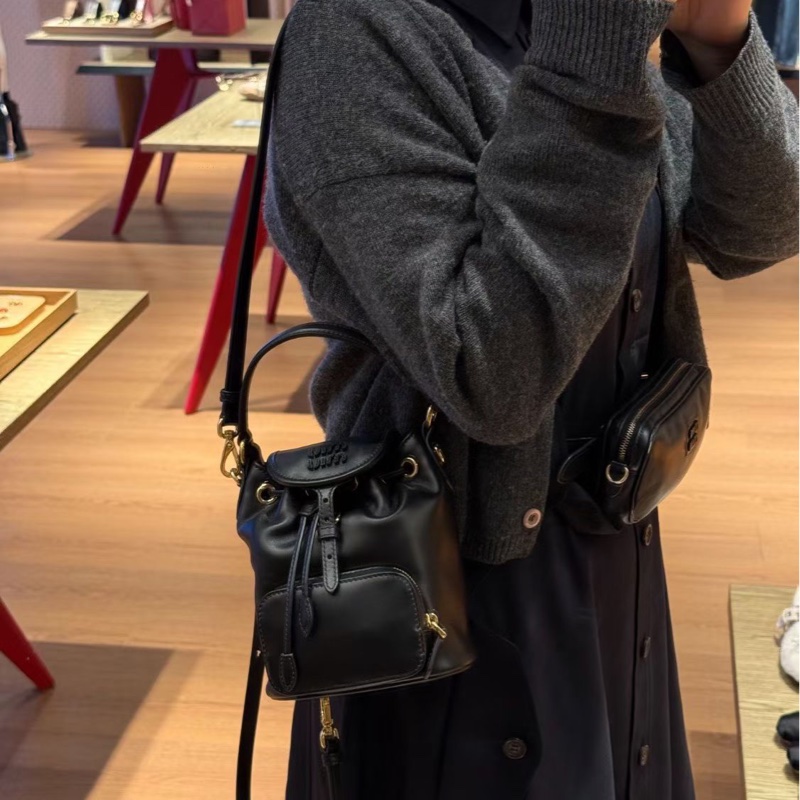促銷品 Miu Miu 皮革迷你背囊 黑色-2