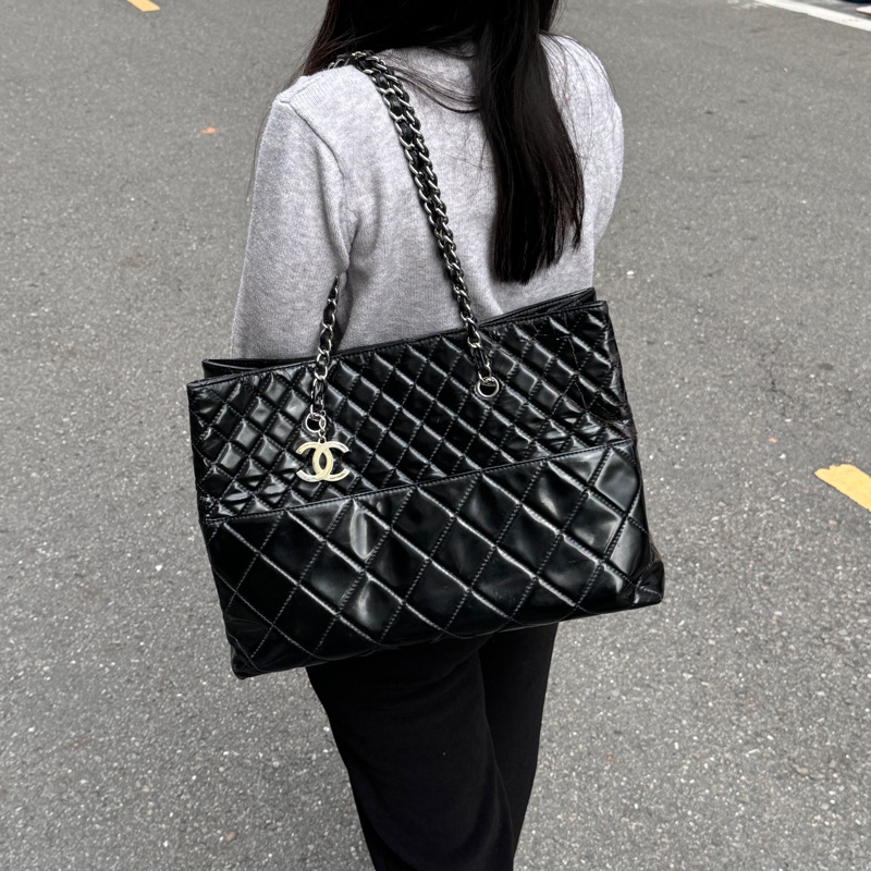 【激甜釋出⏰】 Chanel 香奈兒 黑銀菱格紋 托特包 專櫃26萬！-1
