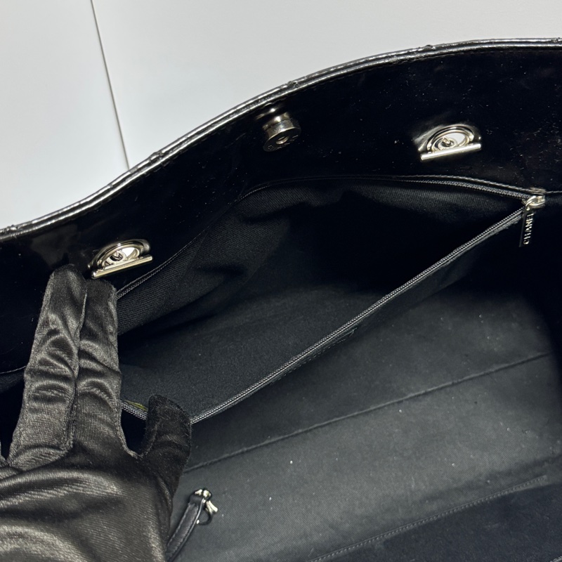 【激甜釋出⏰】 Chanel 香奈兒 黑銀菱格紋 托特包 專櫃26萬！-17