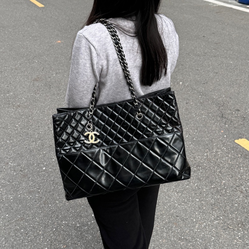 【激甜釋出⏰】 Chanel 香奈兒 黑銀菱格紋 托特包 專櫃26萬！-22