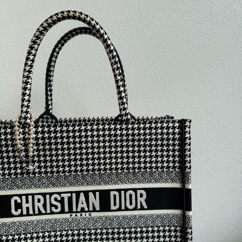 Dior黑/白色千鳥格刺繡托特包 Book tote MM-1