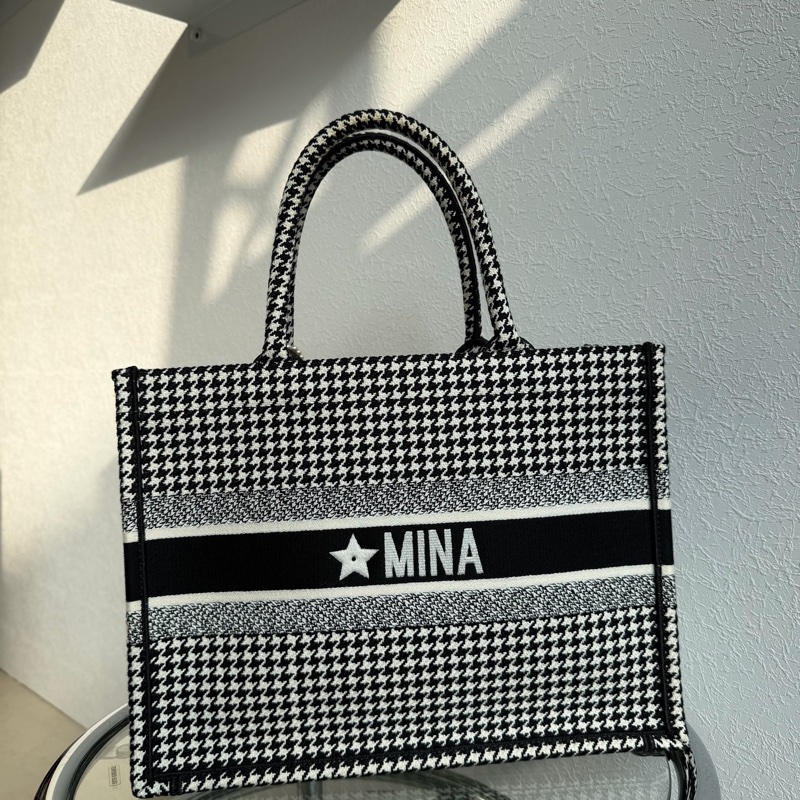 Dior黑/白色千鳥格刺繡托特包 Book tote MM-2