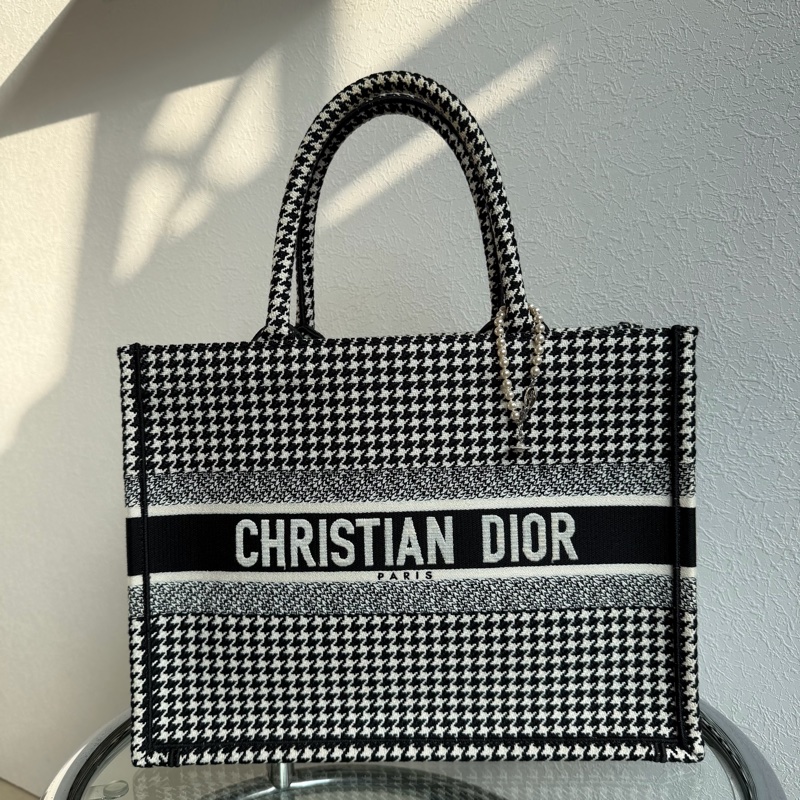 Dior黑/白色千鳥格刺繡托特包 Book tote MM-6