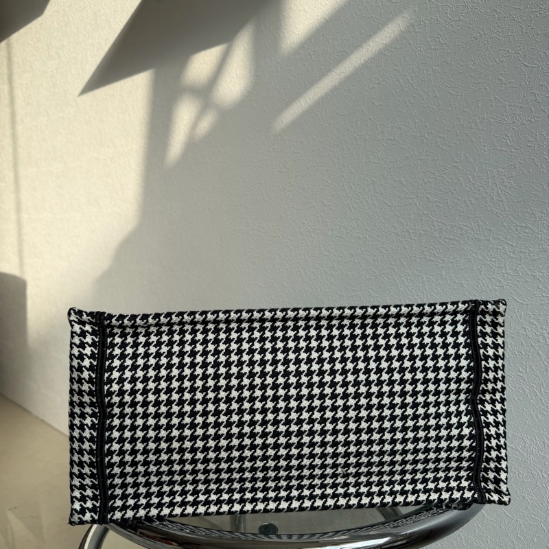 Dior黑/白色千鳥格刺繡托特包 Book tote MM-8