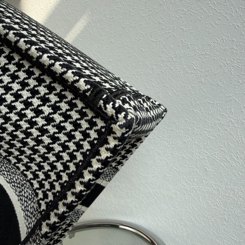 Dior黑/白色千鳥格刺繡托特包 Book tote MM-11