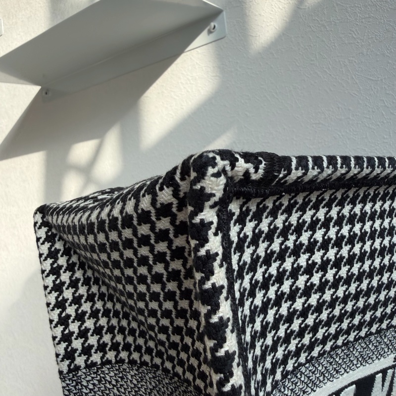 Dior黑/白色千鳥格刺繡托特包 Book tote MM-12