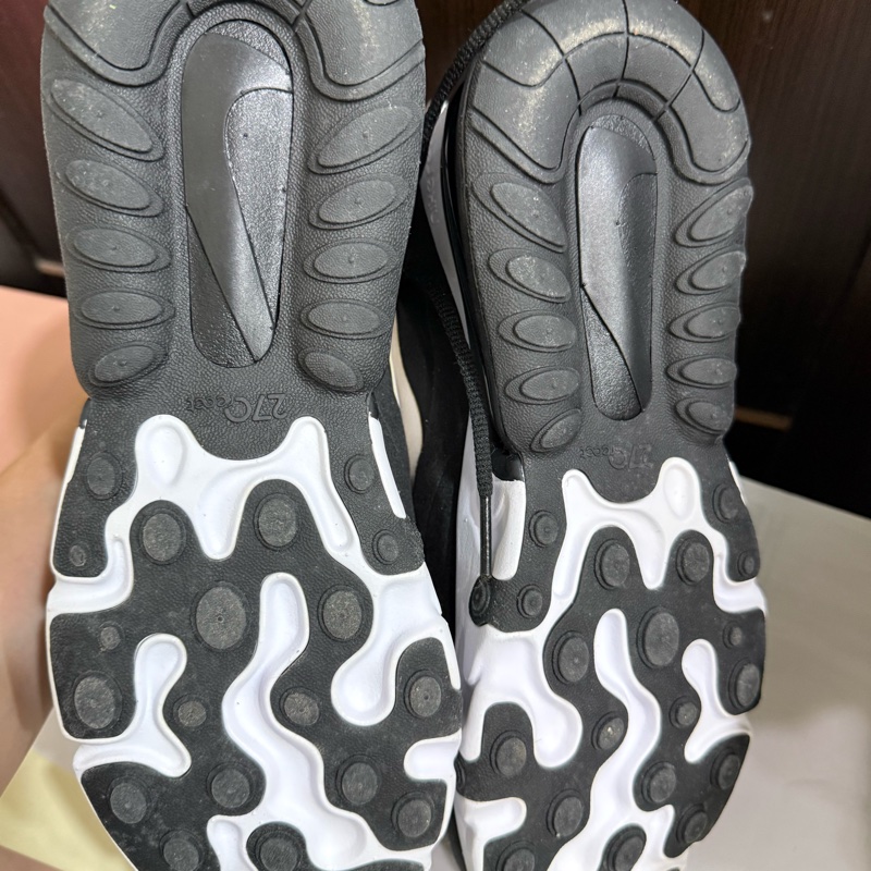 (全新閑置）Nike air max270-3