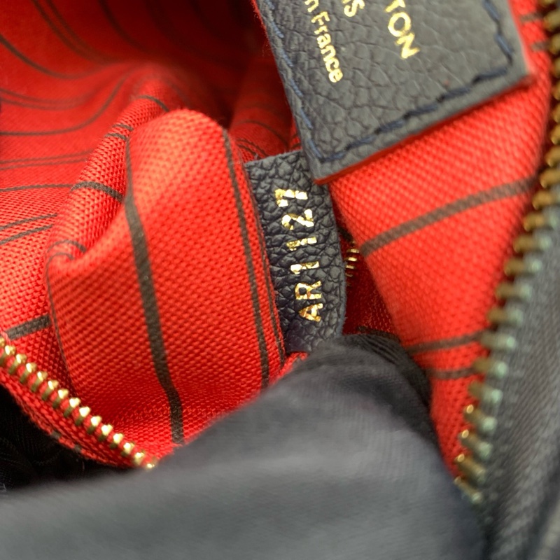 Louis Vuitton • 經典老花深藍色全皮壓紋Speedy 25-8