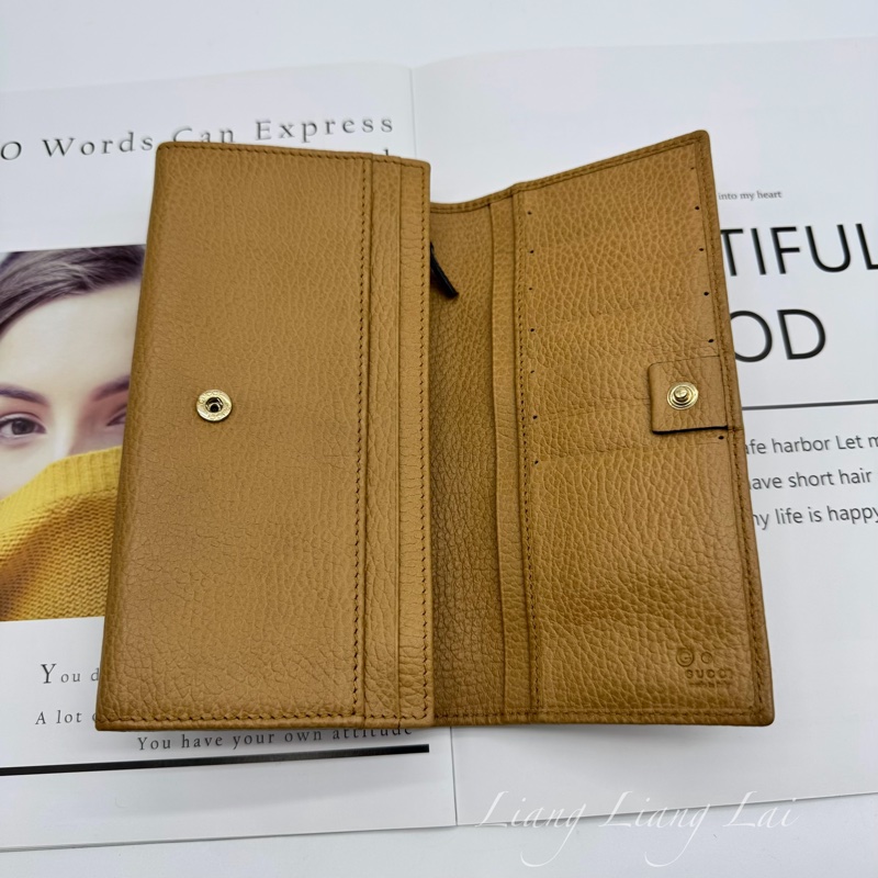 GUCCI 古馳 經典LOGO荔枝紋焦糖棕扣式長夾-5