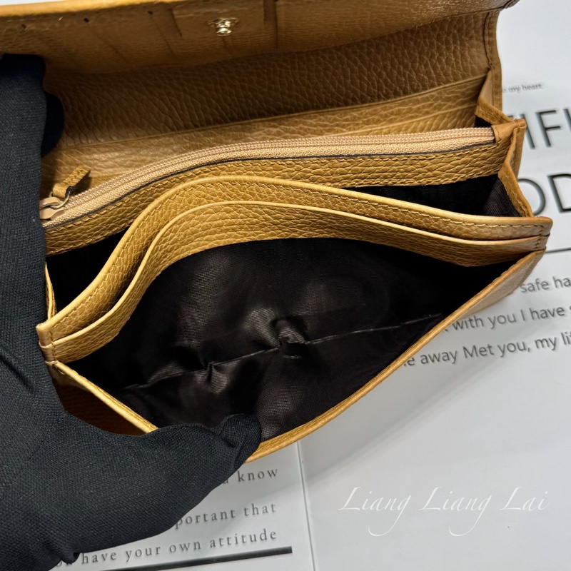 GUCCI 古馳 經典LOGO荔枝紋焦糖棕扣式長夾-13