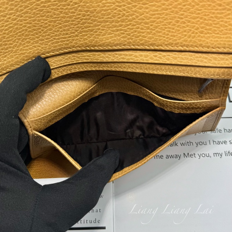 GUCCI 古馳 經典LOGO荔枝紋焦糖棕扣式長夾-16