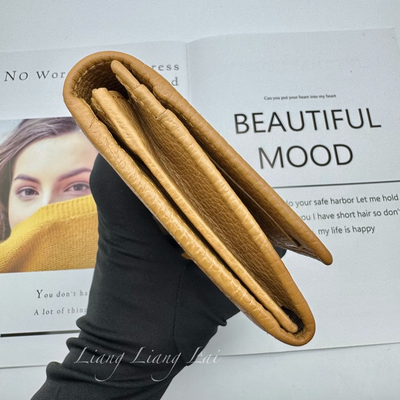 GUCCI 古馳 經典LOGO荔枝紋焦糖棕扣式長夾-24