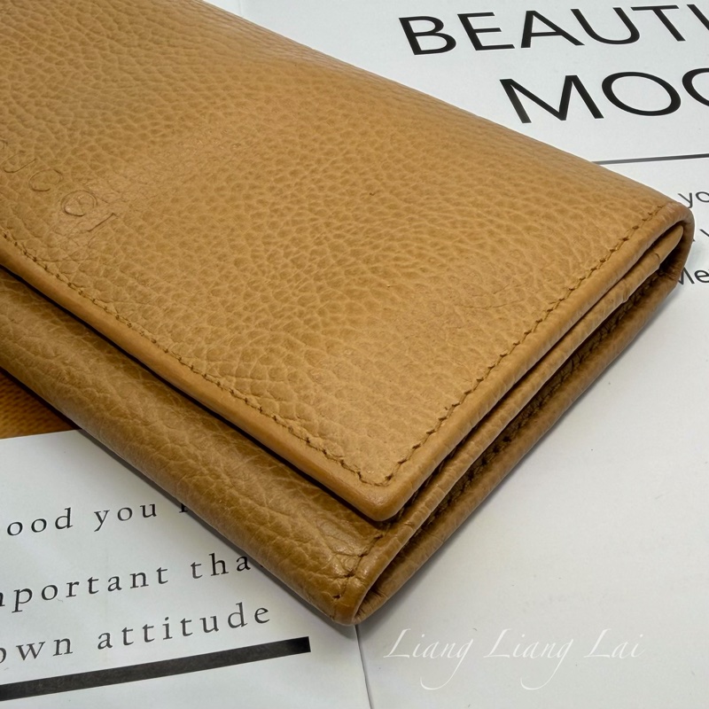 GUCCI 古馳 經典LOGO荔枝紋焦糖棕扣式長夾-25