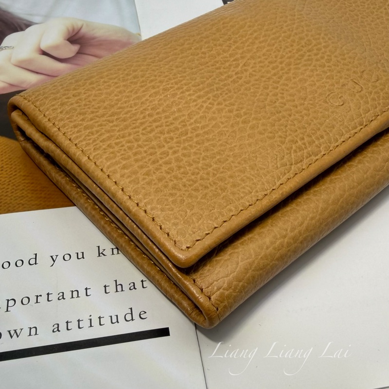 GUCCI 古馳 經典LOGO荔枝紋焦糖棕扣式長夾-27