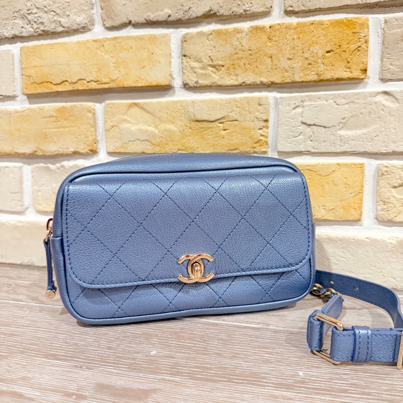 Chanel 腰包/相機包/胸包 珠光金屬藍-1