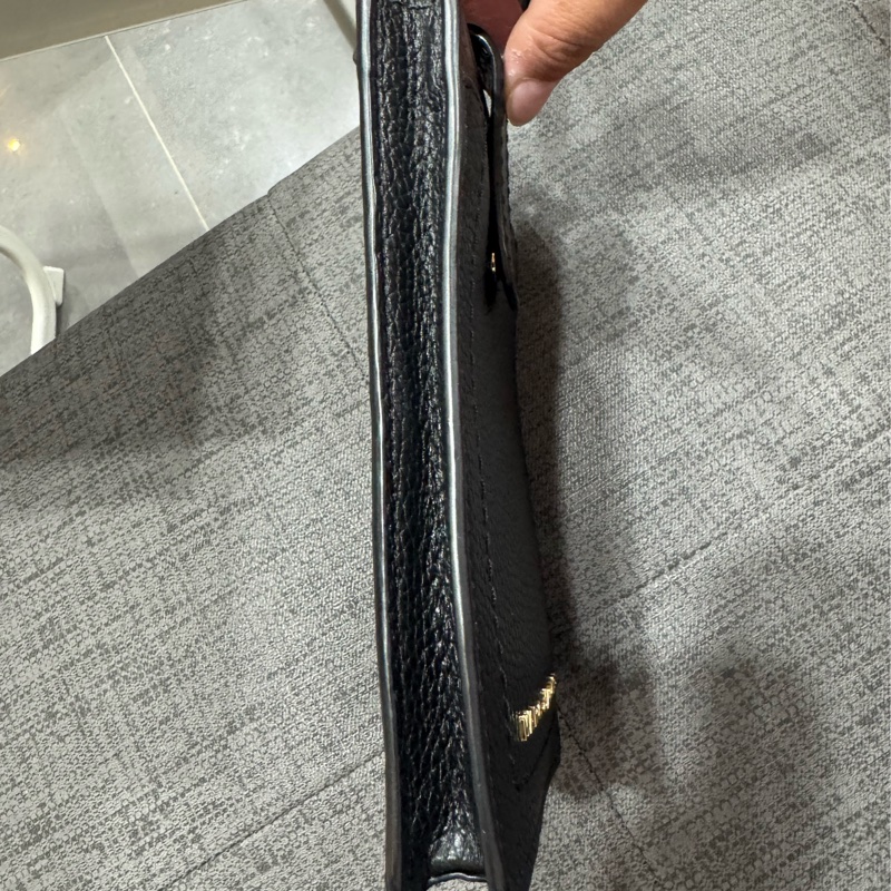 MARC JACOBS手機包(經典黑金配色)-4