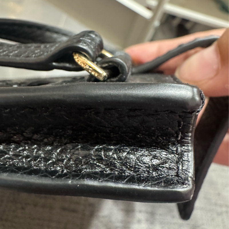 MARC JACOBS手機包(經典黑金配色)-10