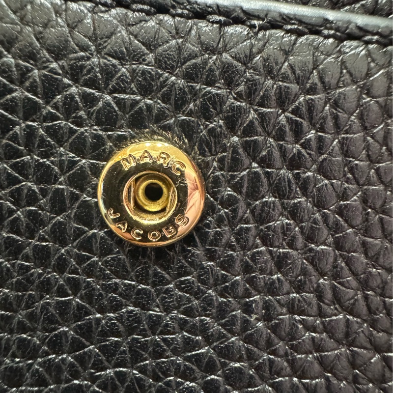 MARC JACOBS手機包(經典黑金配色)-16