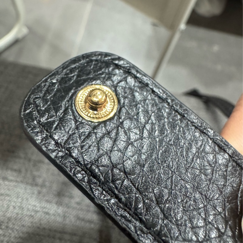 MARC JACOBS手機包(經典黑金配色)-17