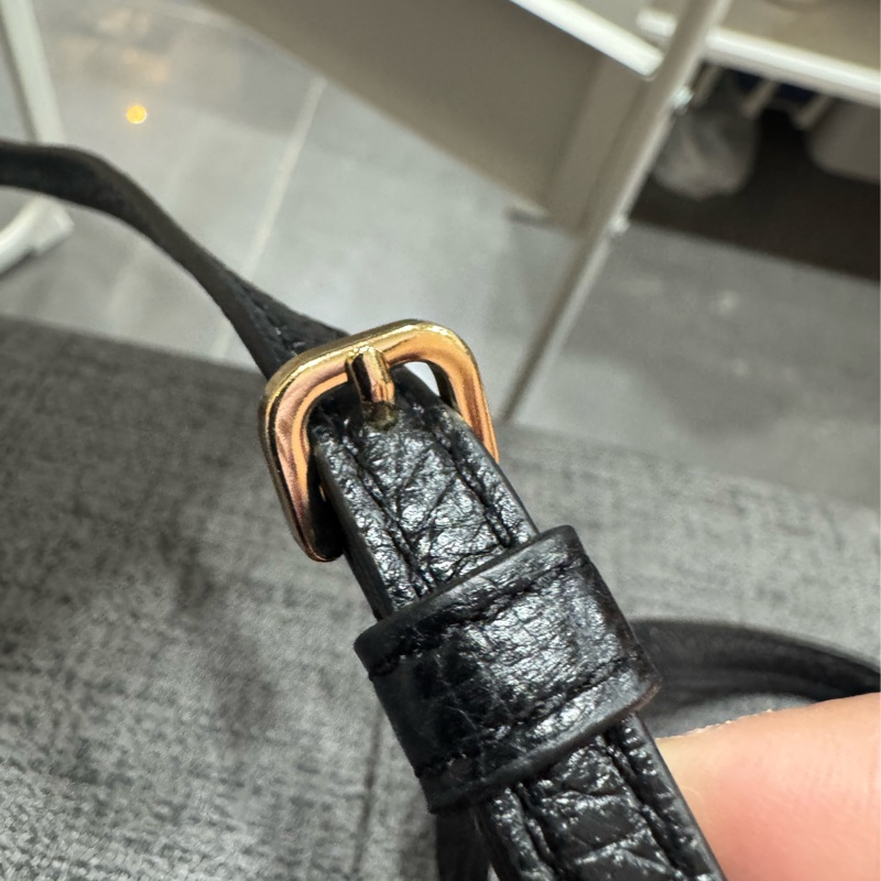 MARC JACOBS手機包(經典黑金配色)-18