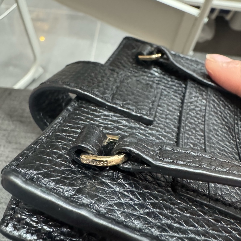 MARC JACOBS手機包(經典黑金配色)-19