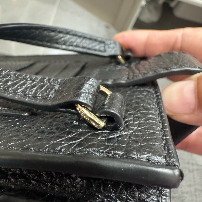 MARC JACOBS手機包(經典黑金配色)-20