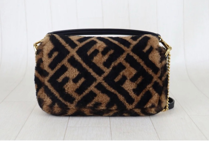 「JL精品代購」98新 Fendi Baguette 泰迪毛毛法棍包-2