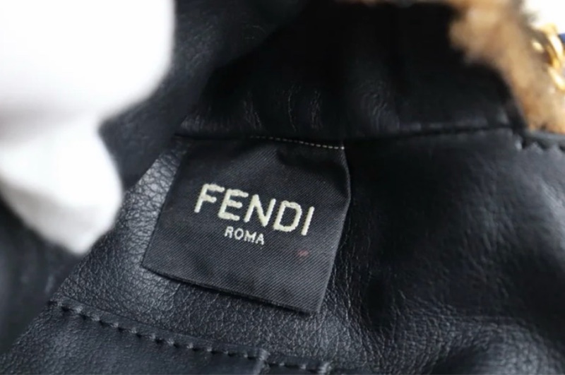 「JL精品代購」98新 Fendi Baguette 泰迪毛毛法棍包-13