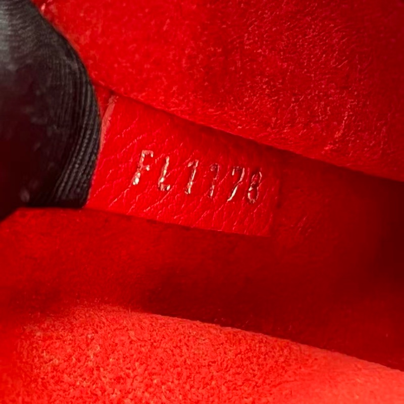 LV 97新 紅色荔枝紋Lockme鏈條包 尺寸22*16-7