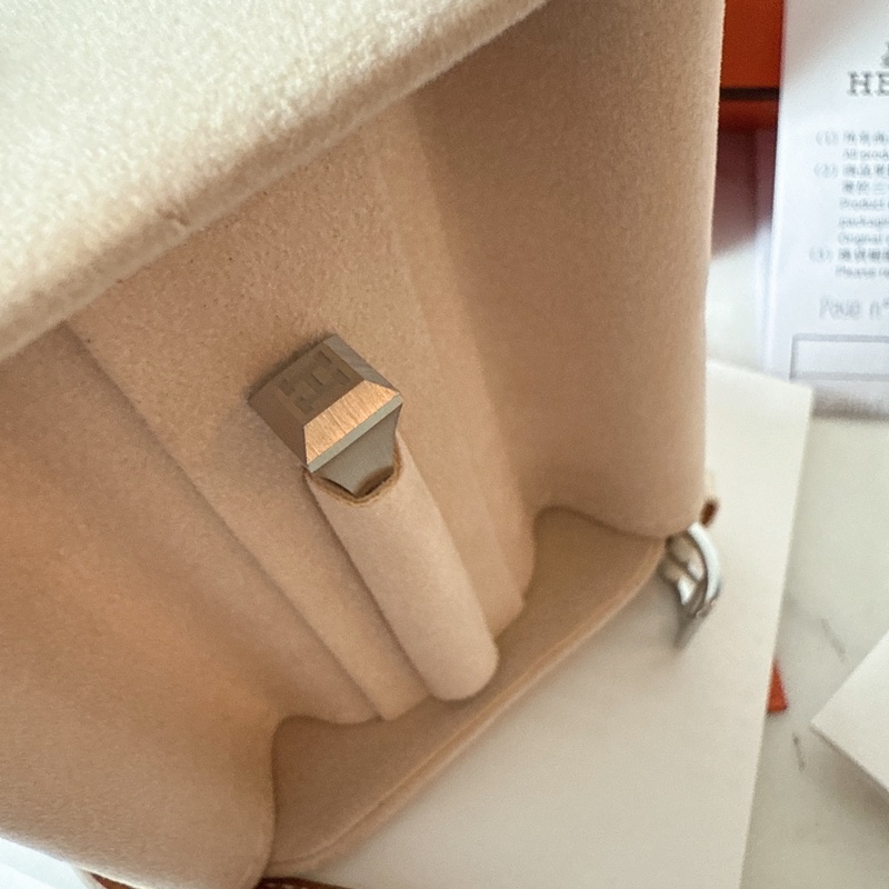 近全新✨ Hermes Heure H 手錶 滿鑽H手錶 鱷魚皮錶帶 台灣購證購入-9