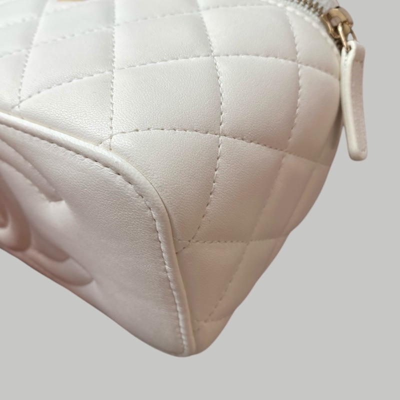 Chanel Lambskin vanity羊皮金球-6