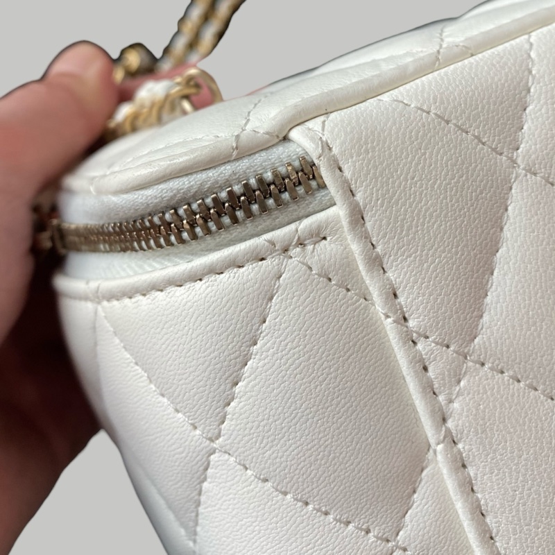 Chanel Lambskin vanity羊皮金球-7
