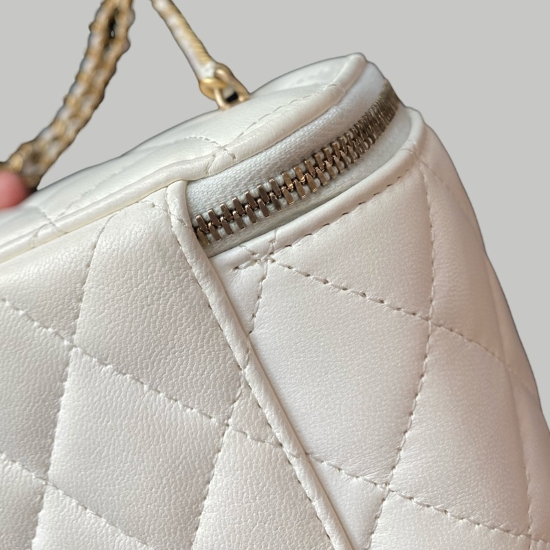 Chanel Lambskin vanity羊皮金球-8