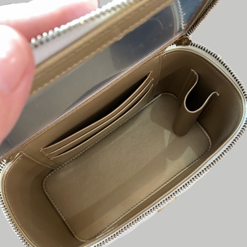 Chanel Lambskin vanity羊皮金球-12
