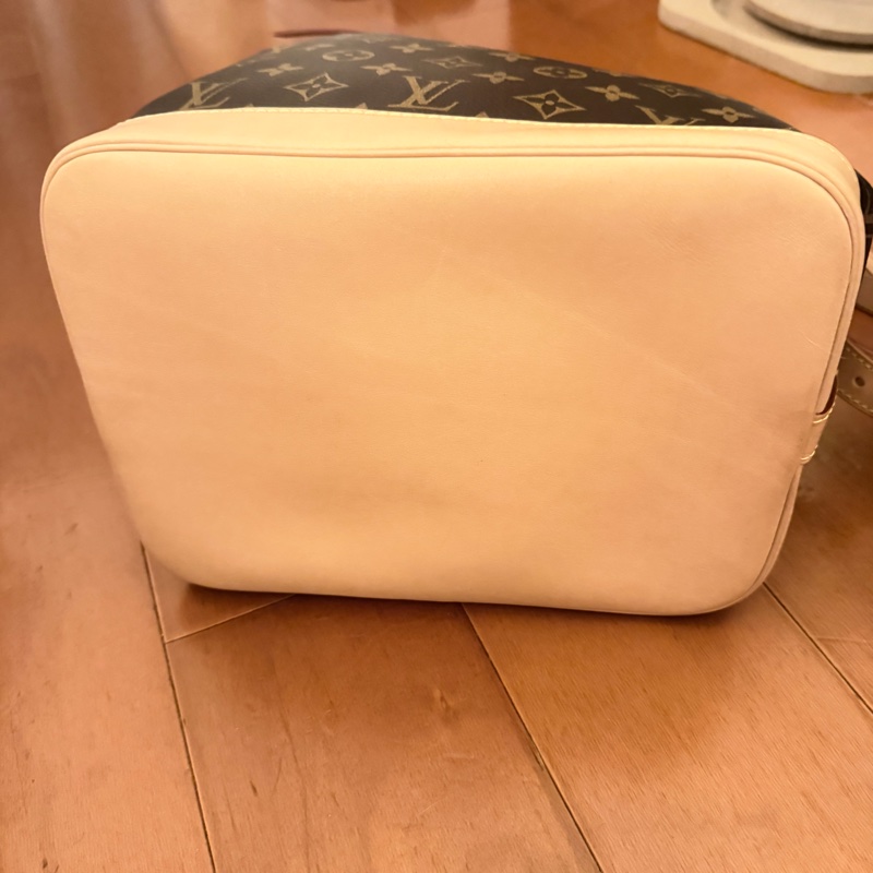 LV M40818 PETIT NOE 經典花紋束口水桶包-8