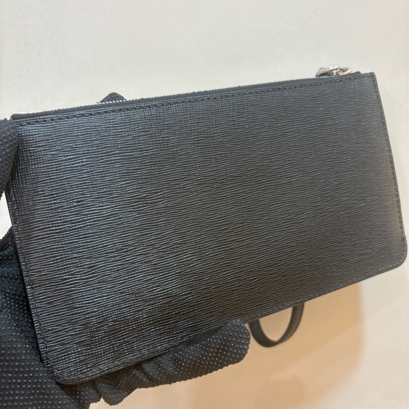 FENDI 卡爾公仔造型鉚釘防刮牛皮手拿包-3