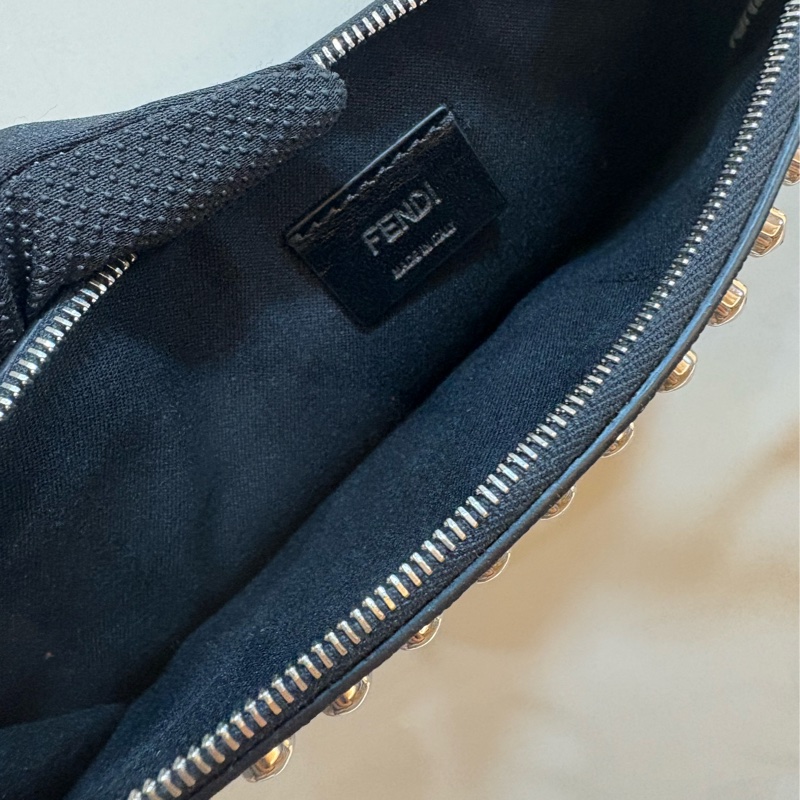 FENDI 卡爾公仔造型鉚釘防刮牛皮手拿包-4