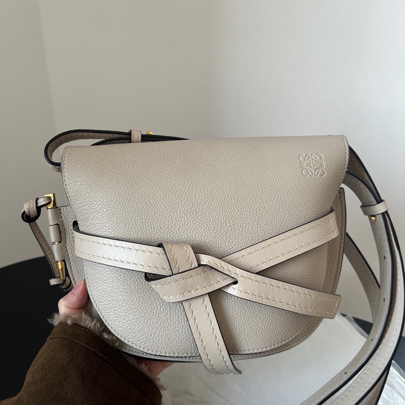 ✨ Loewe gate 中號馬鞍包 燕麥色 輕便版搭❤️-1