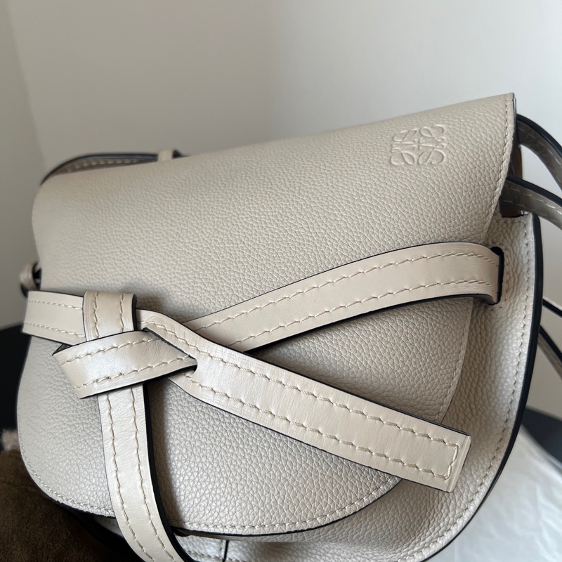 ✨ Loewe gate 中號馬鞍包 燕麥色 輕便版搭❤️-2