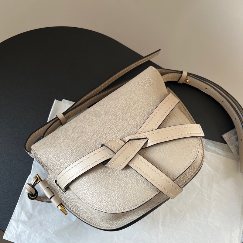 ✨ Loewe gate 中號馬鞍包 燕麥色 輕便版搭❤️-13