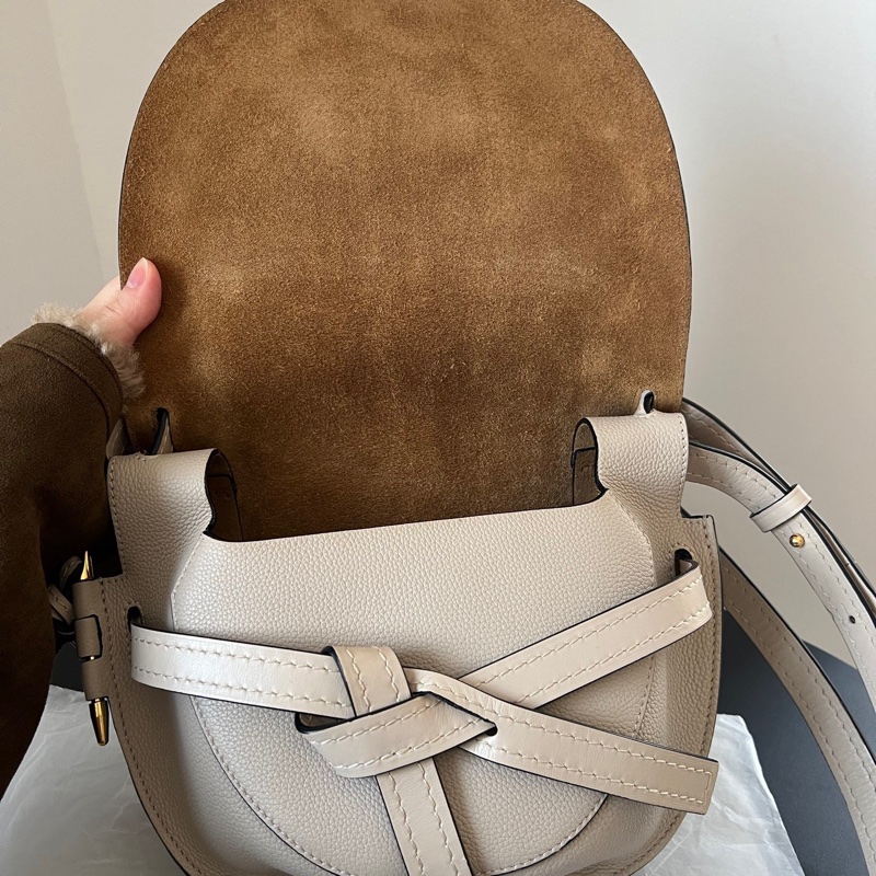 ✨ Loewe gate 中號馬鞍包 燕麥色 輕便版搭❤️-14