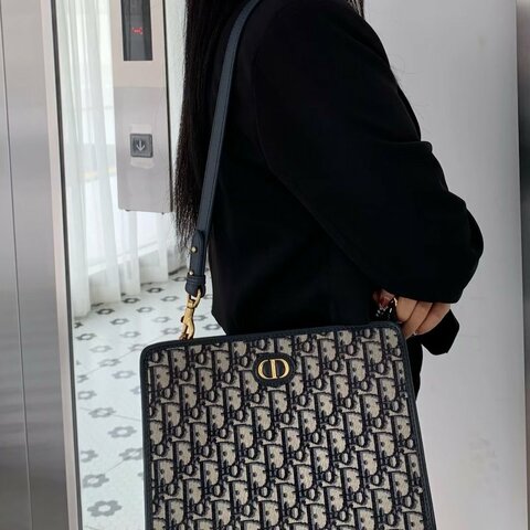 DIOR 蒙田30經典老花刺繡手拿包25. 5*19. 5*6.5 98新配件盒子塵袋吊牌