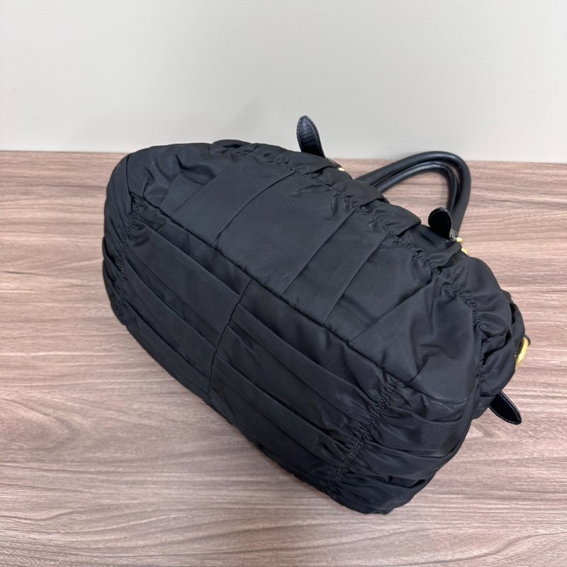 PRADA 黑色金標褶皺尼龍手提肩背包 33*25*14 98新配件塵袋保卡-2