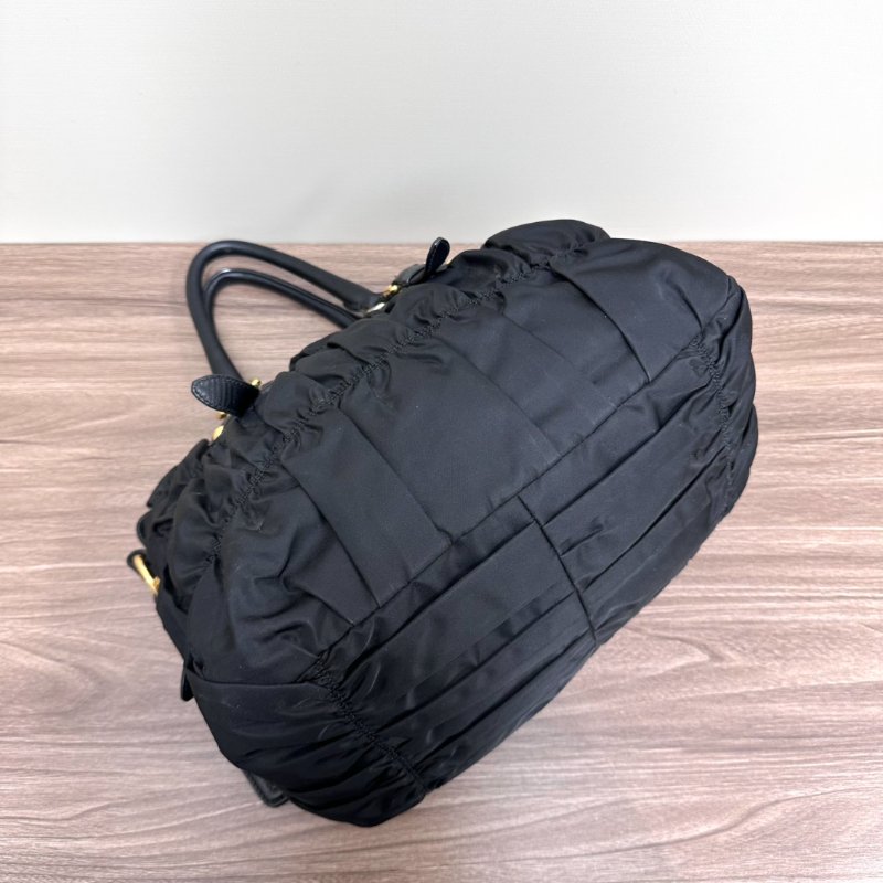 PRADA 黑色金標褶皺尼龍手提肩背包 33*25*14 98新配件塵袋保卡-3