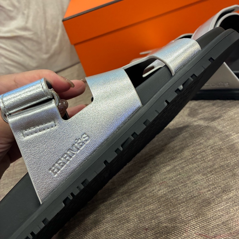 最新配色 熱騰騰🔥愛馬仕Hermes chypre 女版涼鞋 二舅拖鞋 黑銀顯白色 全新 尺寸40👑-7