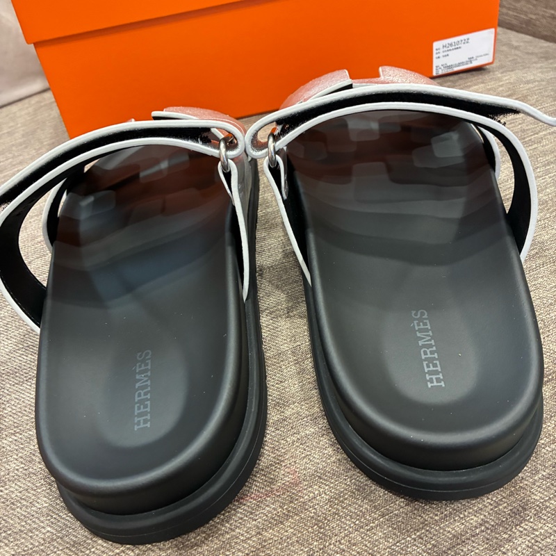 最新配色 熱騰騰🔥愛馬仕Hermes chypre 女版涼鞋 二舅拖鞋 黑銀顯白色 全新 尺寸40👑-9