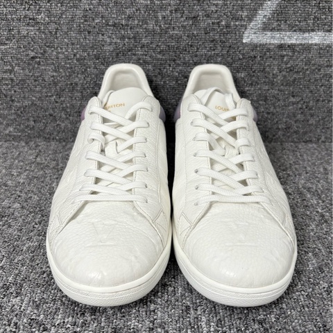 98新 LV 白色皮面老花壓花鐳射板鞋 42碼