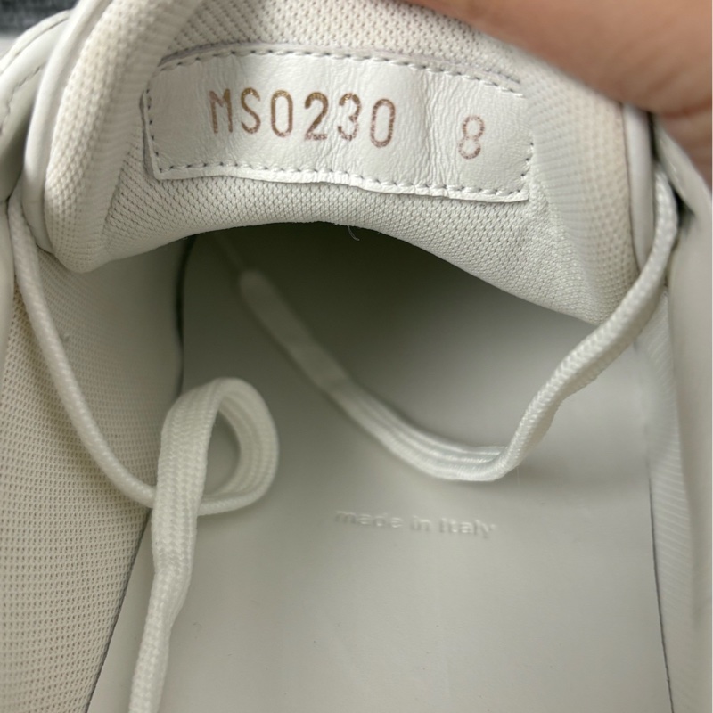 98新 LV 白色皮面老花壓花鐳射板鞋 42碼-3